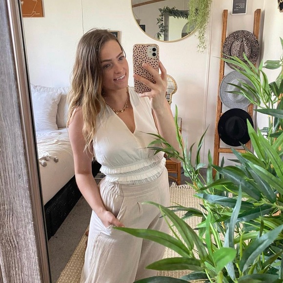 Beautiful boho top! Business casual or modern look - Picture 2 of 5